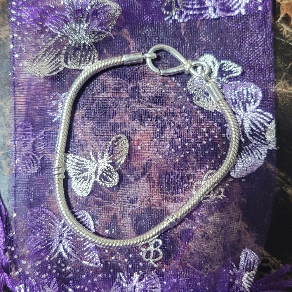 (SOLD) Elegant Sterling Silver Infinity Bracelet